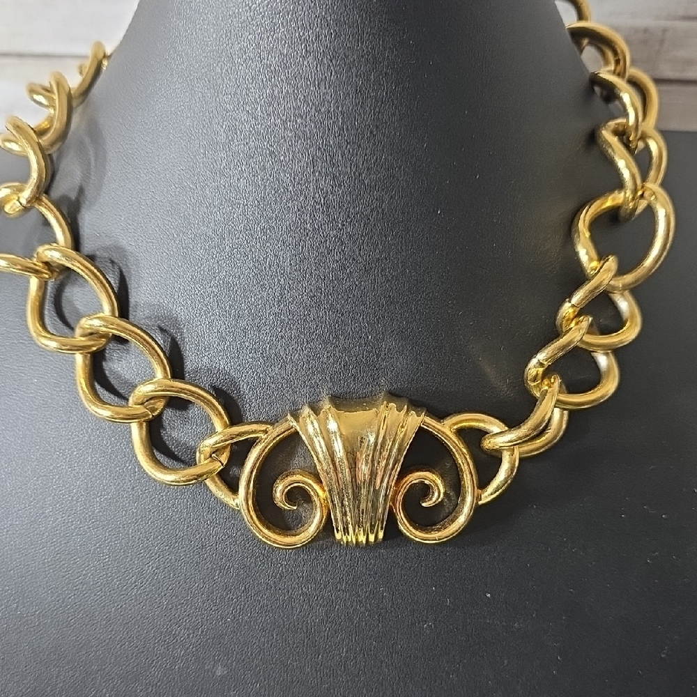Elegant Vintage Monet Gold Chain Necklace EUC